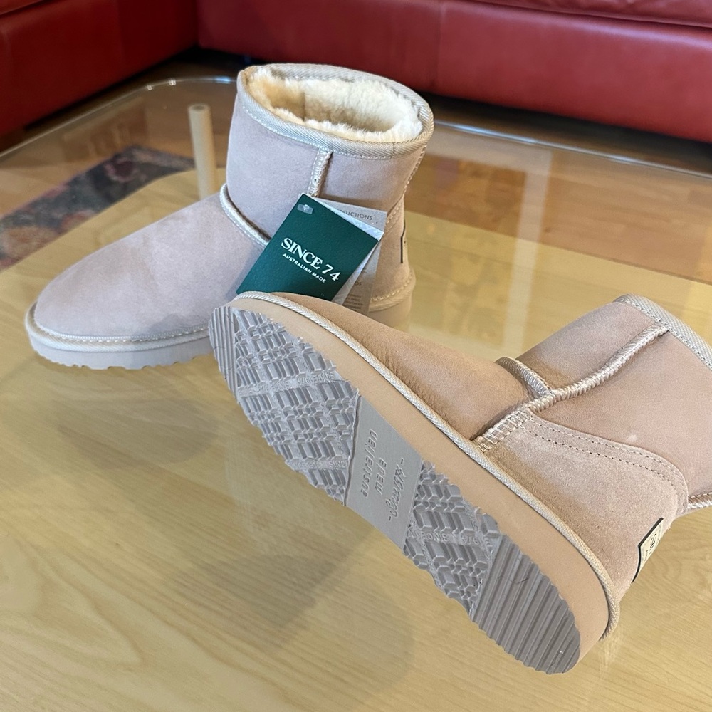 UGG Boot Classic Mini Sz 8 - Picture 3 of 16